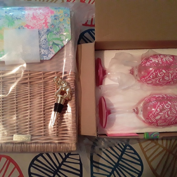 Lilly Pulitzer Accessories - Lilly Pulitzer Wicker Basket Wine Glasses Stopper